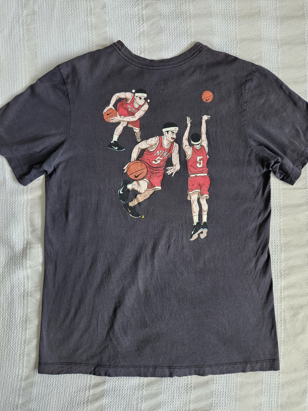Nike Men’s Graphic Short Sleeve Tee in Black with Red Basketball Players